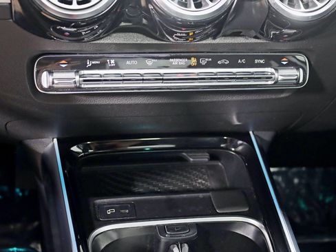 Used 2021 Mercedes-Benz GLB 250 4MATIC w/ Premium Package image 28