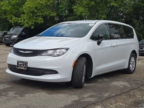 New 2027 Chrysler Pacifica LX FWD image 5