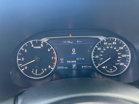 Used 2025 Nissan Altima 2.5 SV FWD image 40