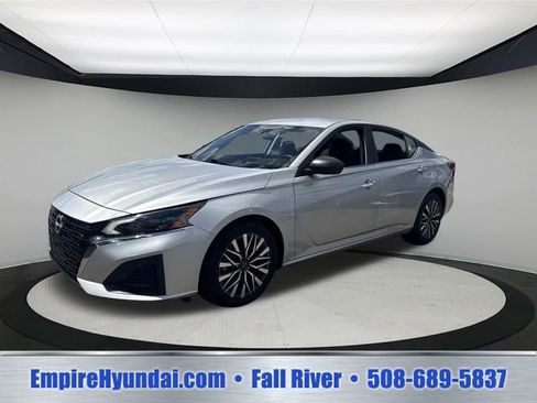 Used 2024 Nissan Altima 2.5 SV FWD image 1