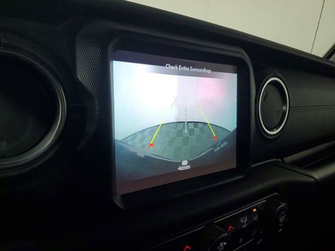 Used 2020 Jeep Wrangler Unlimited Sahara AWD/4WD image 26