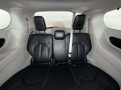 Used 2022 Chrysler Pacifica Limited FWD image 26