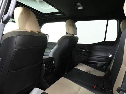 Used 2025 Lexus GX 550 AWD/4WD image 32