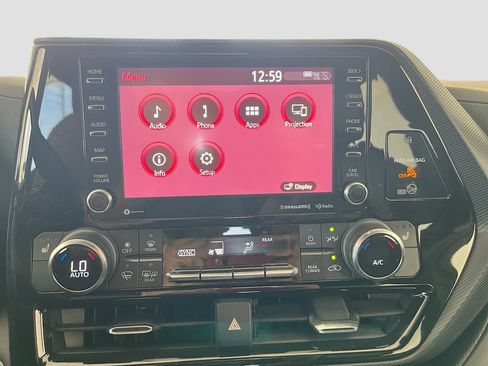 Used 2022 Toyota Highlander XSE FWD image 16