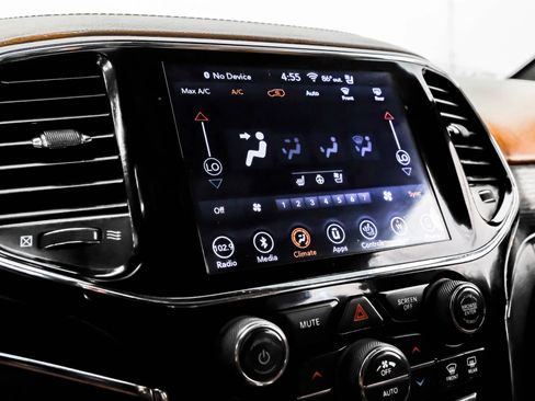 Used 2019 Jeep Grand Cherokee Summit w/ Platinum Series Group AWD/4WD image 38