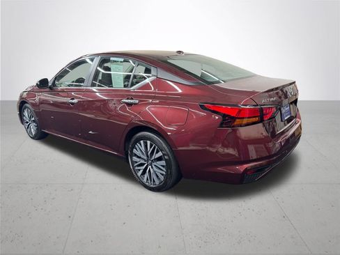 Used 2024 Nissan Altima 2.5 SV FWD image 4