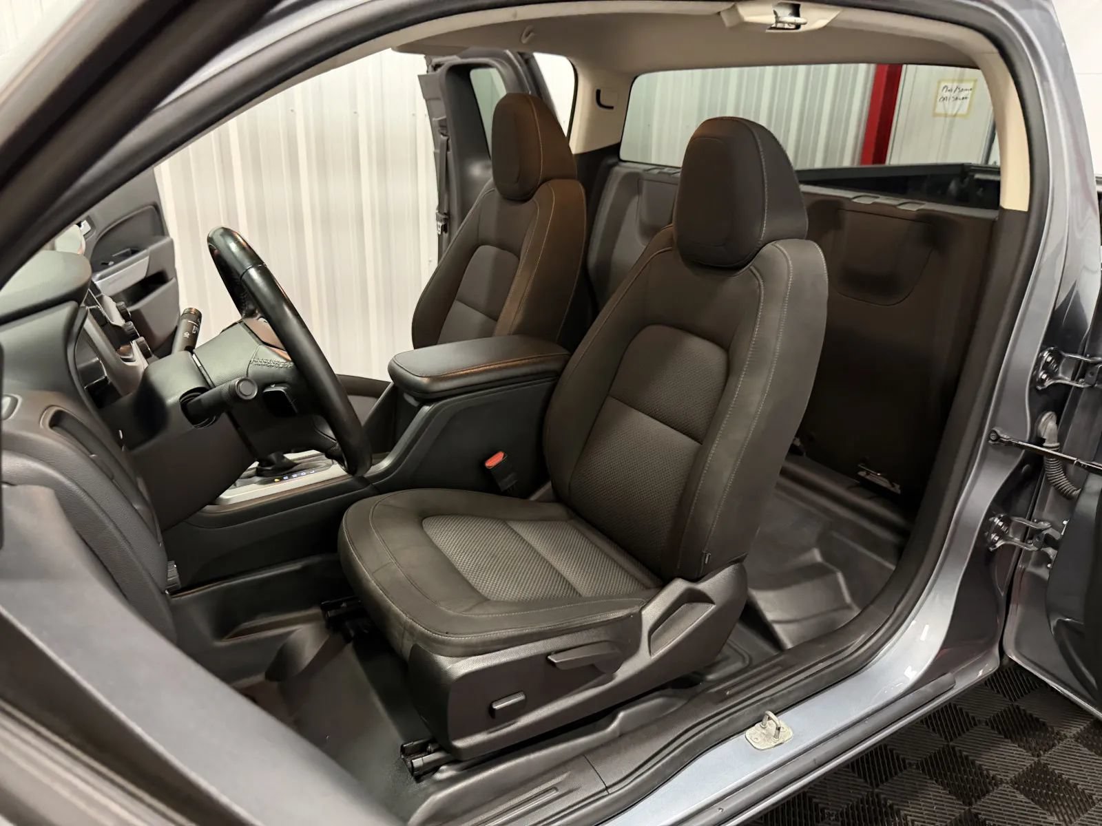 Used 2022 Chevrolet Colorado LT w/ Fleet Safety Package RWD image 35