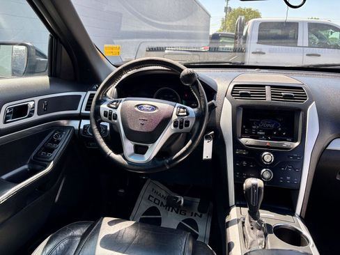 Used 2013 Ford Explorer XLT AWD/4WD image 3