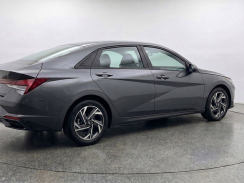 Used 2025 Hyundai Elantra SEL FWD image 9