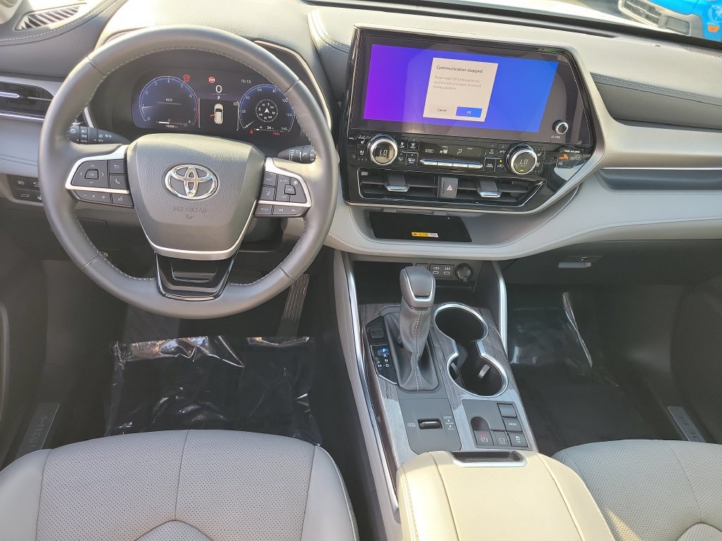 Used 2024 Toyota Highlander Limited FWD image 27