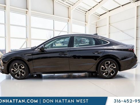 Used 2025 Hyundai Sonata SEL FWD image 2