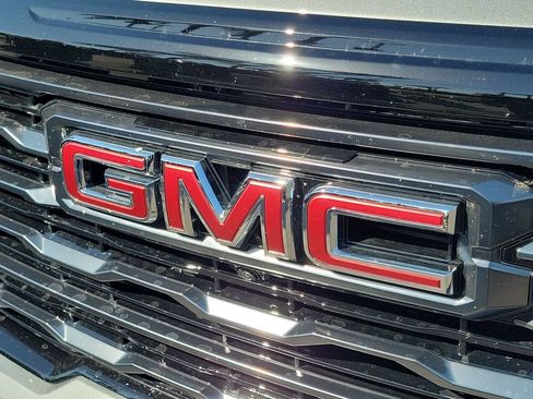 Used 2026 GMC Acadia AT4 w/ Luxury Package AWD/4WD image 31