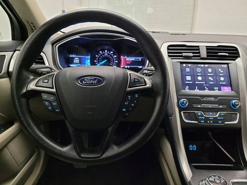 Used 2019 Ford Fusion SE image 22