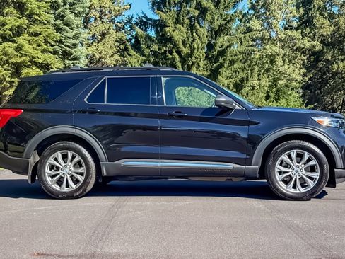 Used 2023 Ford Explorer XLT w/ Equipment Group 202A AWD/4WD image 3