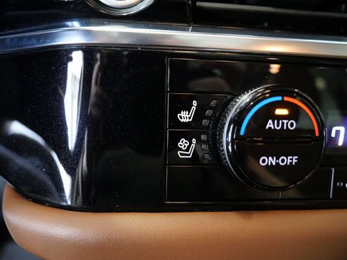 Used 2023 Nissan Pathfinder Platinum w/ Cargo Package image 30