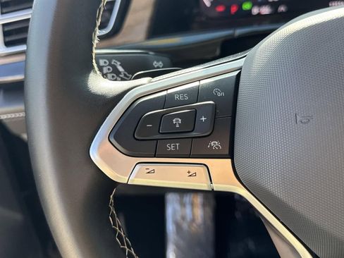 Used 2025 Volkswagen Atlas SE image 10