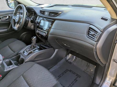 Used 2018 Nissan Rogue SV image 17