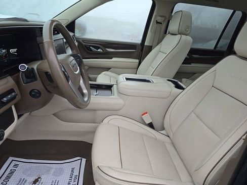 Used 2022 GMC Yukon XL Denali image 7