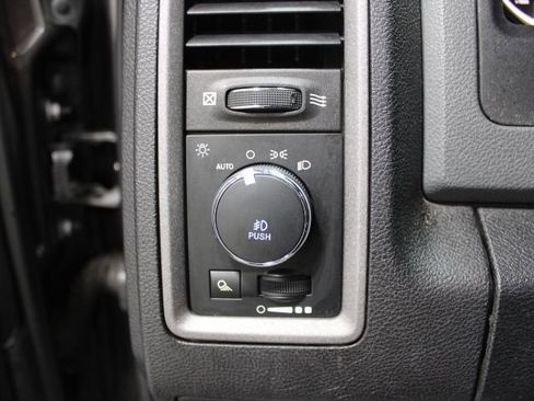 Used 2018 RAM 1500 Express image 37