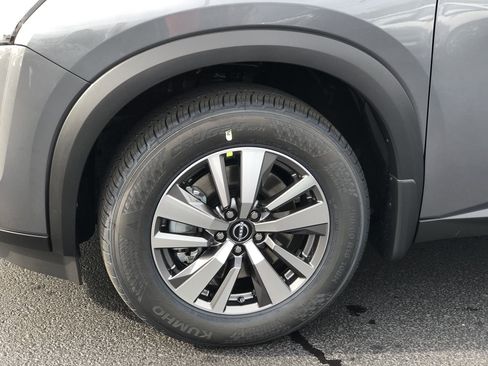 New 2025 Nissan Pathfinder SL image 10