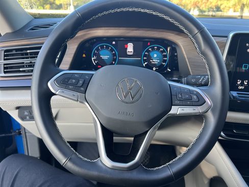 Certified 2025 Volkswagen Atlas SE image 17
