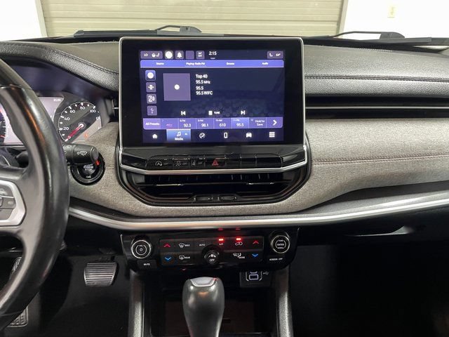 Used 2022 Jeep Compass Latitude w/ Sun and Sound Group AWD/4WD image 16