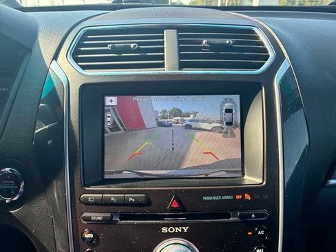 Used 2017 Ford Explorer Limited w/ Equipment Group 301A FWD image 27