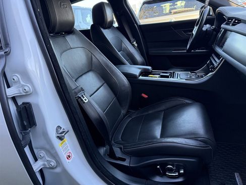 Used 2016 Jaguar XF S image 19