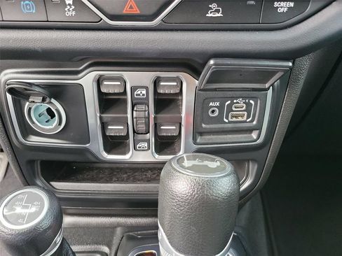 Used 2024 Jeep Wrangler Unlimited Sahara AWD/4WD image 35