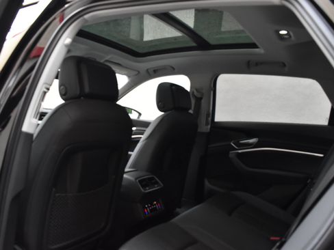 Used 2021 Audi e-tron Premium w/ Convenience Plus Package image 24