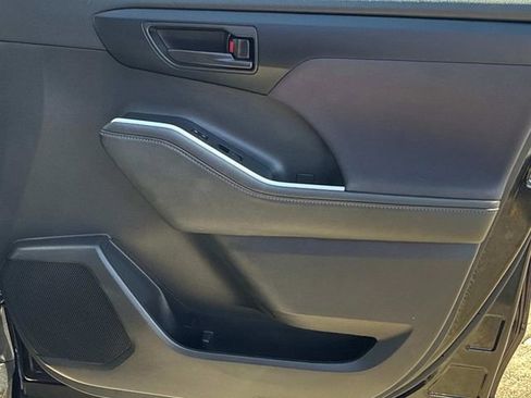 Used 2024 Toyota Highlander LE image 18