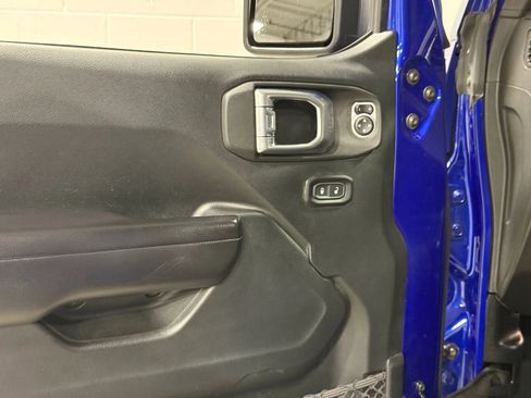 Used 2018 Jeep Wrangler Unlimited Sport S image 12