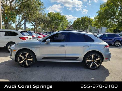 Used 2023 Porsche Macan image 3