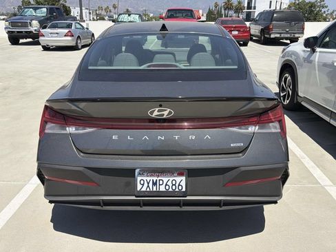 Used 2025 Hyundai Elantra SEL FWD image 17