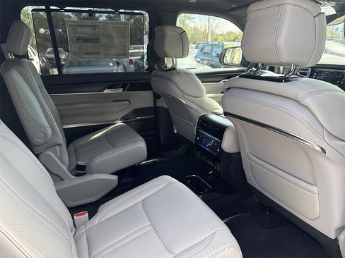 New 2026 Jeep Grand Wagoneer Summit image 22