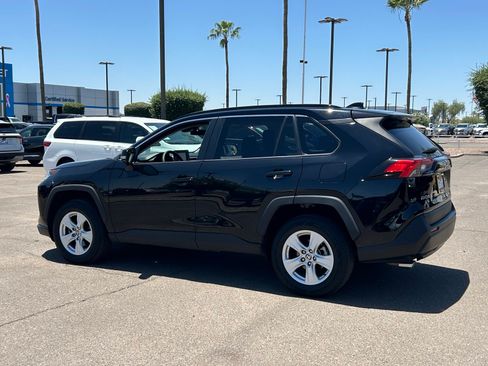 Used 2021 Toyota RAV4 XLE FWD image 3