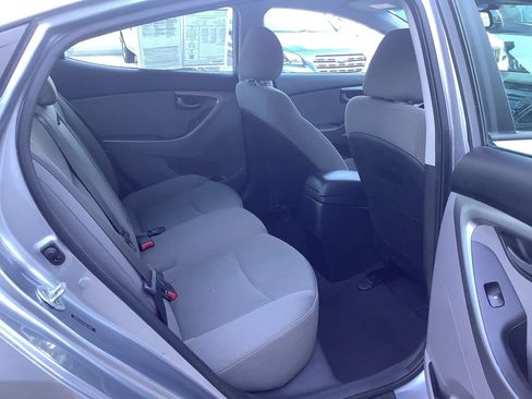 Used 2015 Hyundai Elantra SE w/ Option Group 02 FWD image 13