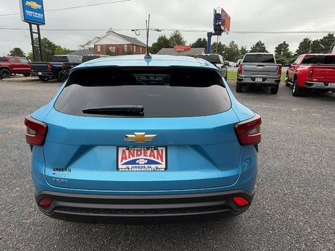 New 2026 Chevrolet Trax LS w/ LS Convenience Package FWD image 9