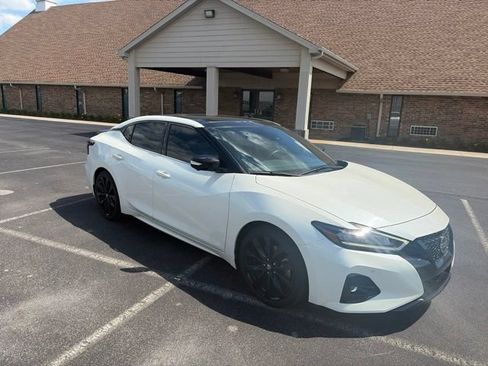 Used 2022 Nissan Maxima SR w/ Sport Mat Group FWD image 3
