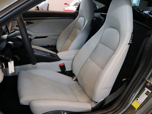 Used 2025 Porsche 718 Cayman GT4 image 5