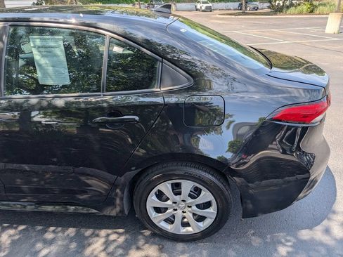 Used 2020 Toyota Corolla LE FWD image 4