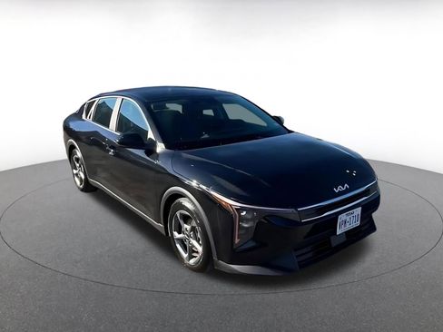 Used 2025 Kia K4 LXS image 3