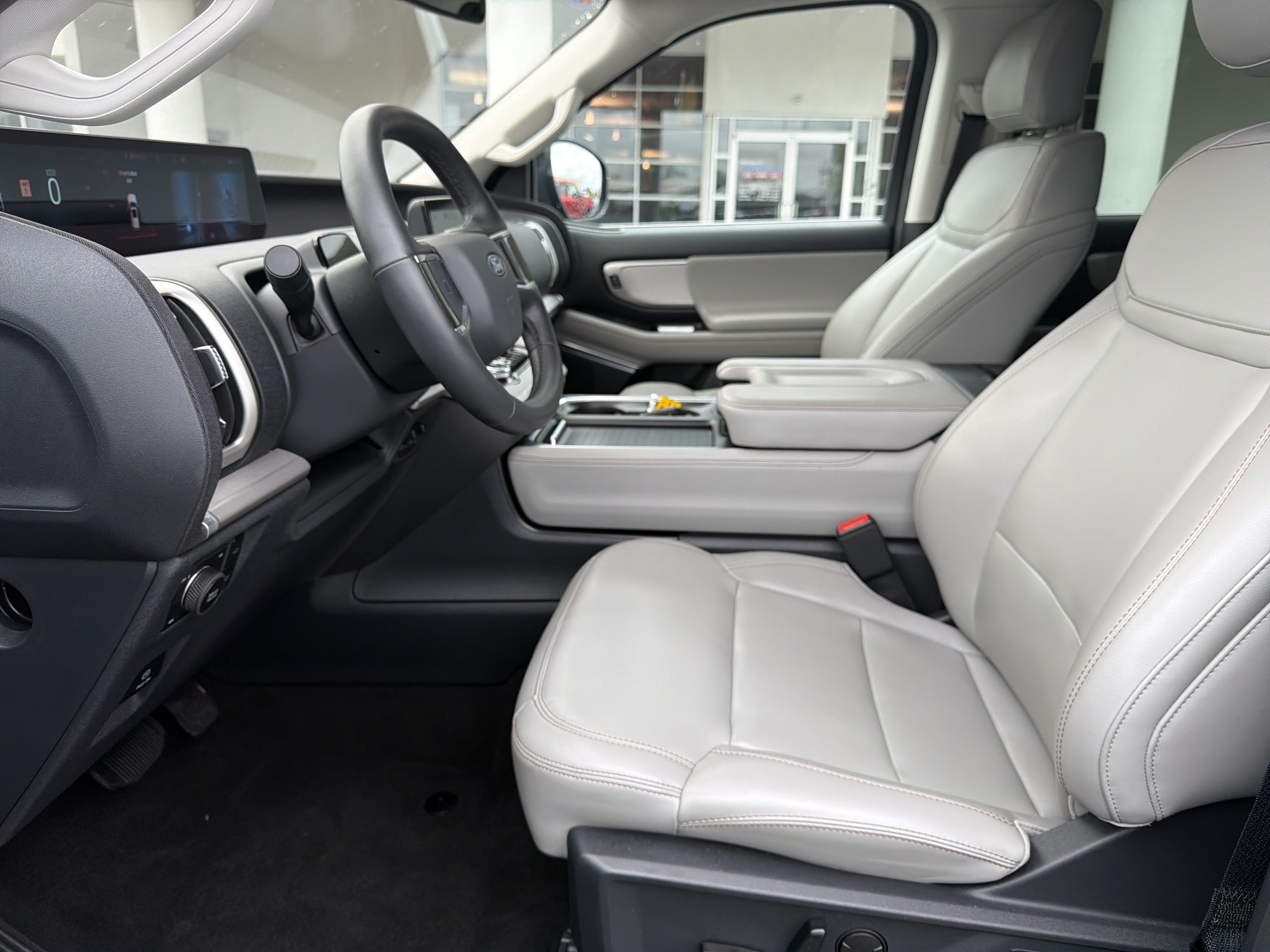 Certified 2025 Ford Expedition Active AWD/4WD image 28