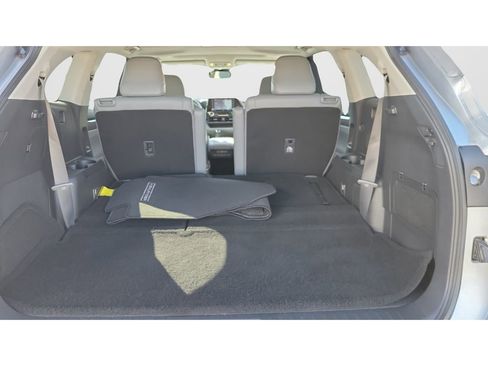 Used 2022 Toyota Highlander Limited image 12