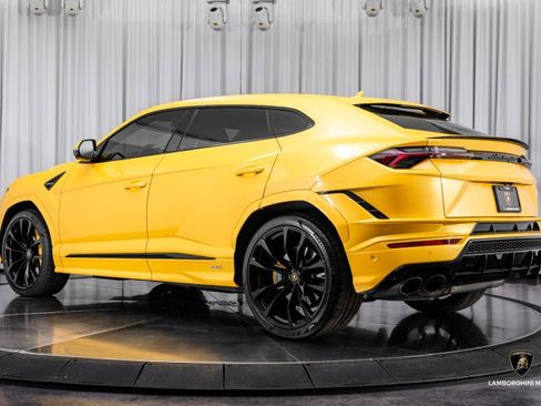 Used 2023 Lamborghini Urus S image 12