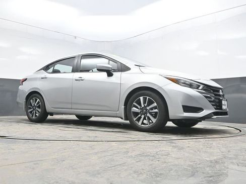 Used 2025 Nissan Versa SV w/ Trunk Package image 33