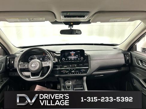 Used 2023 Nissan Pathfinder SV w/ Black Appearance Package AWD/4WD image 18