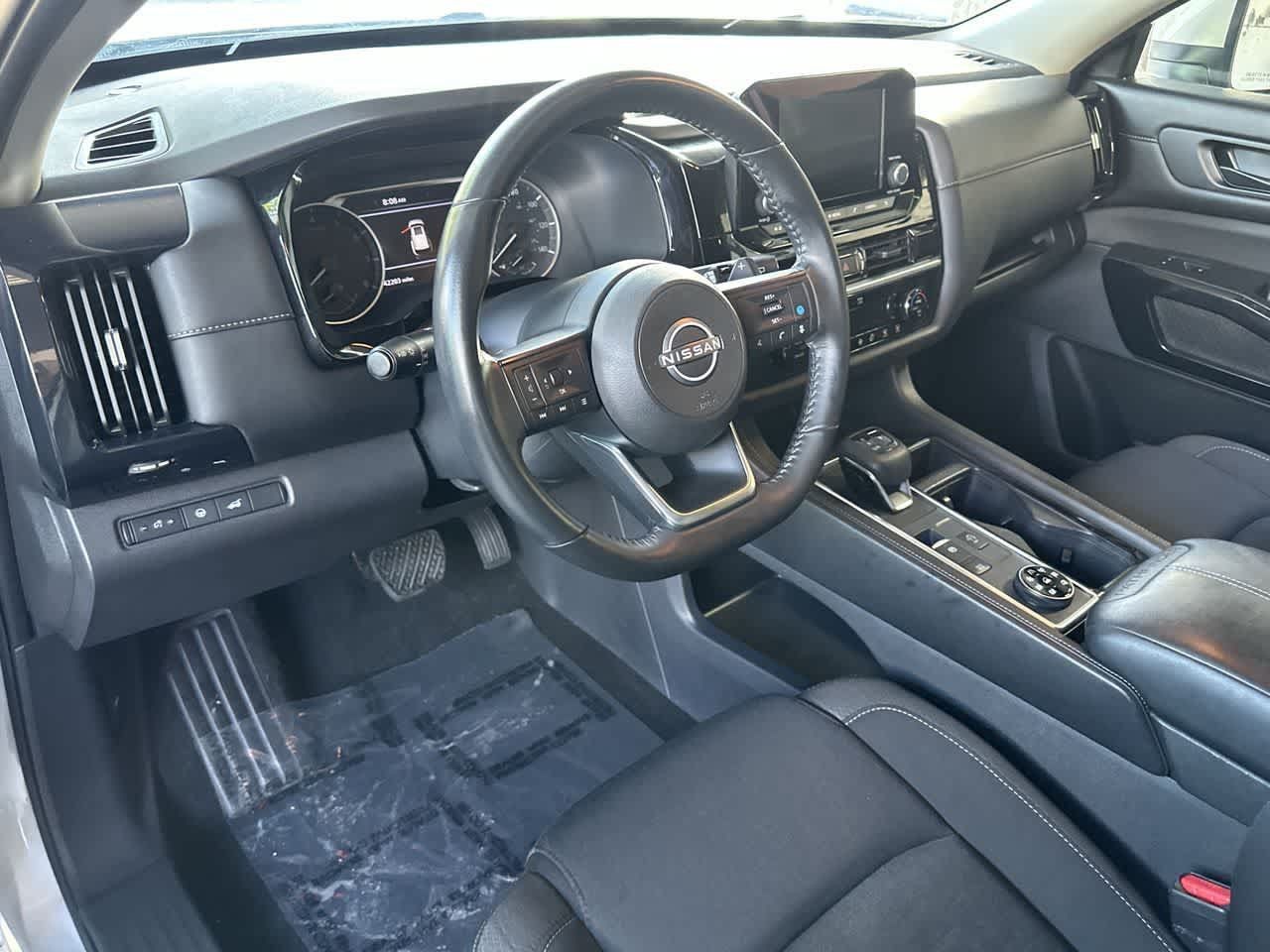Used 2025 Nissan Pathfinder SV AWD/4WD image 13