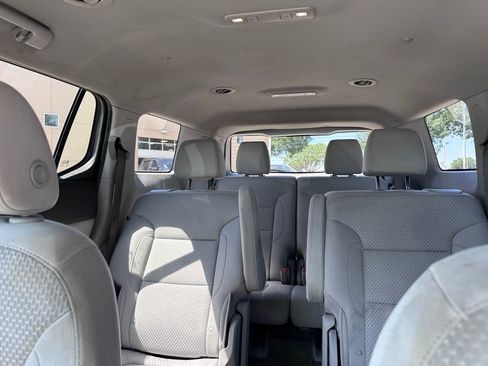 Used 2021 GMC Acadia SLE FWD image 16