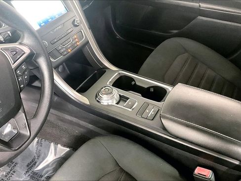 Used 2020 Ford Fusion SE image 17